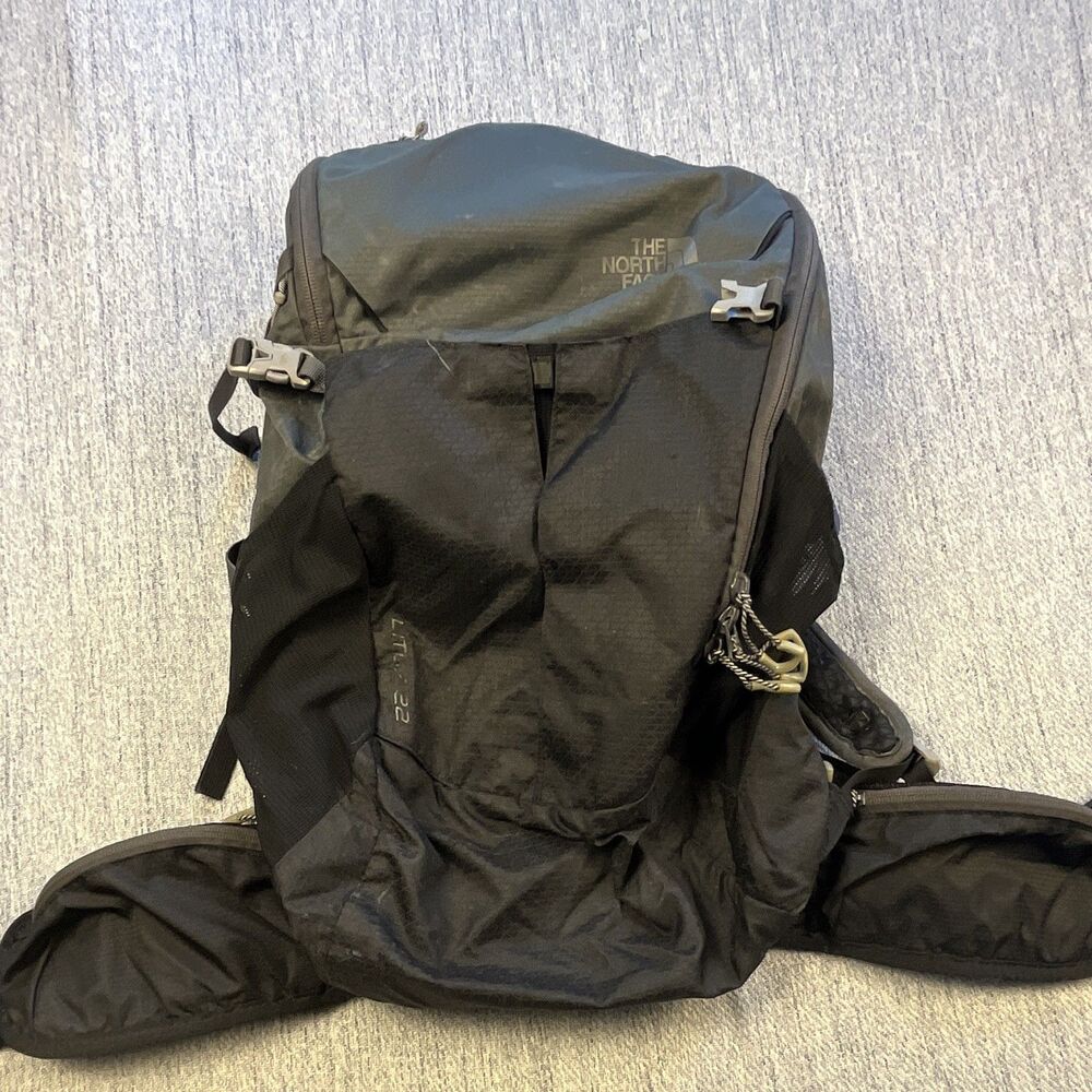 The North Face Litus 22 Technical Hiking Backpack S/M Black Charcoal Daypack 22L